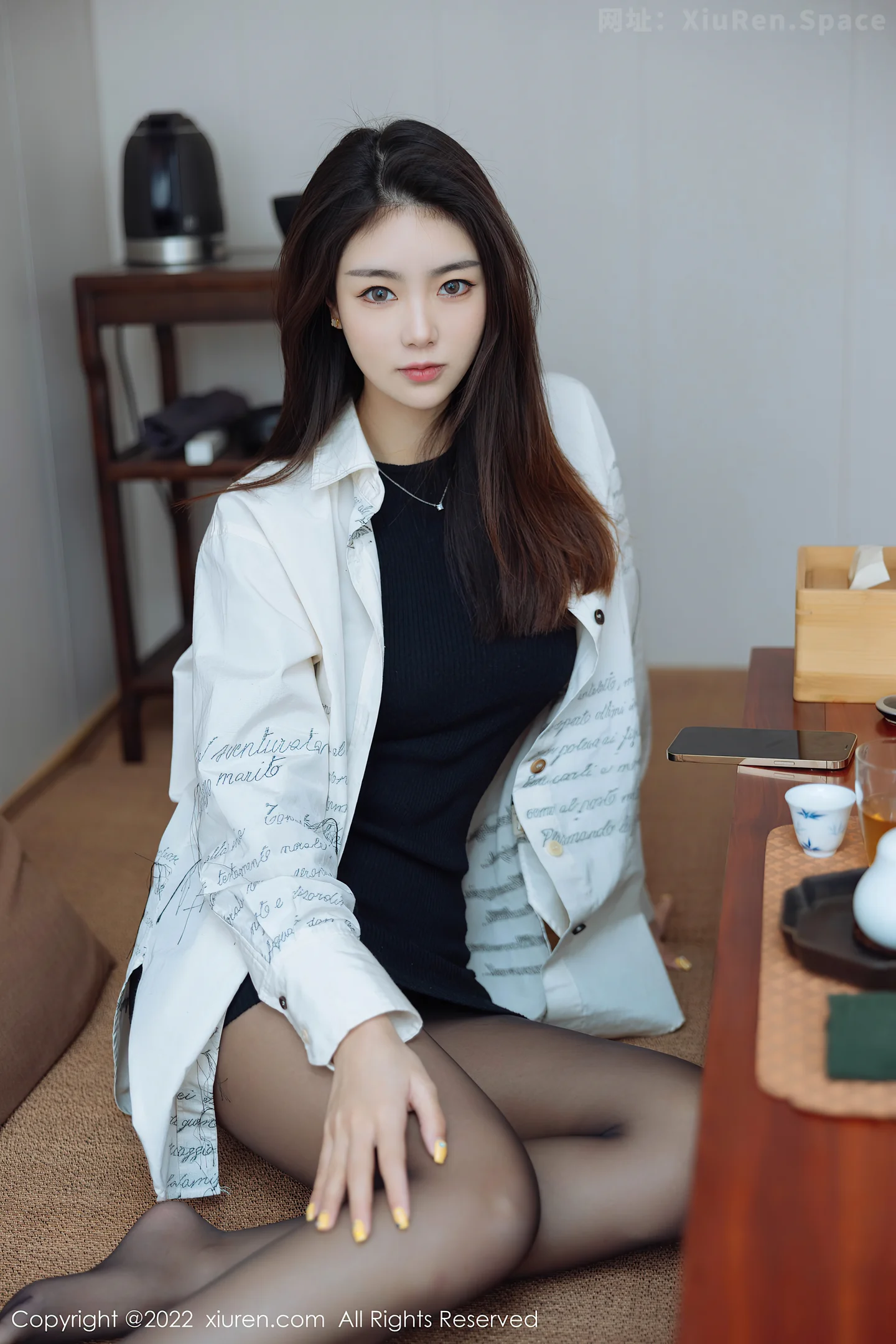 图片[2]-[XiuRen秀人网]VOL.4832 模特可乐Vicky黑色收身服饰配超薄黑丝裤袜秀完美身材诱惑写真45P-秀人网官方网站